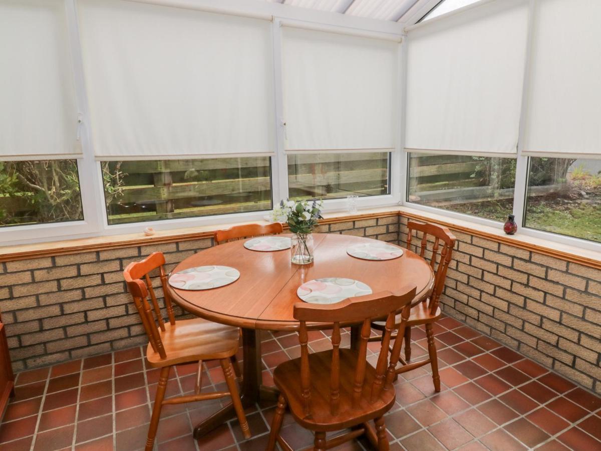 Honesty Cottage Girvan Bagian luar foto