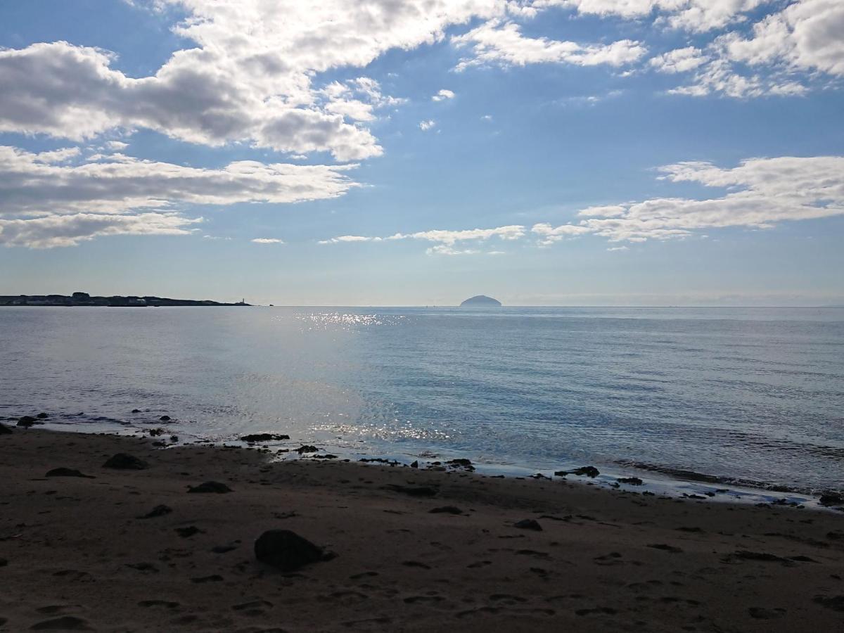 Honesty Cottage Girvan Bagian luar foto